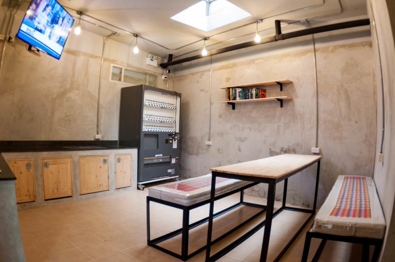 Albergue A'Stel Bangrak (Adults Only) Bangkok Exterior foto